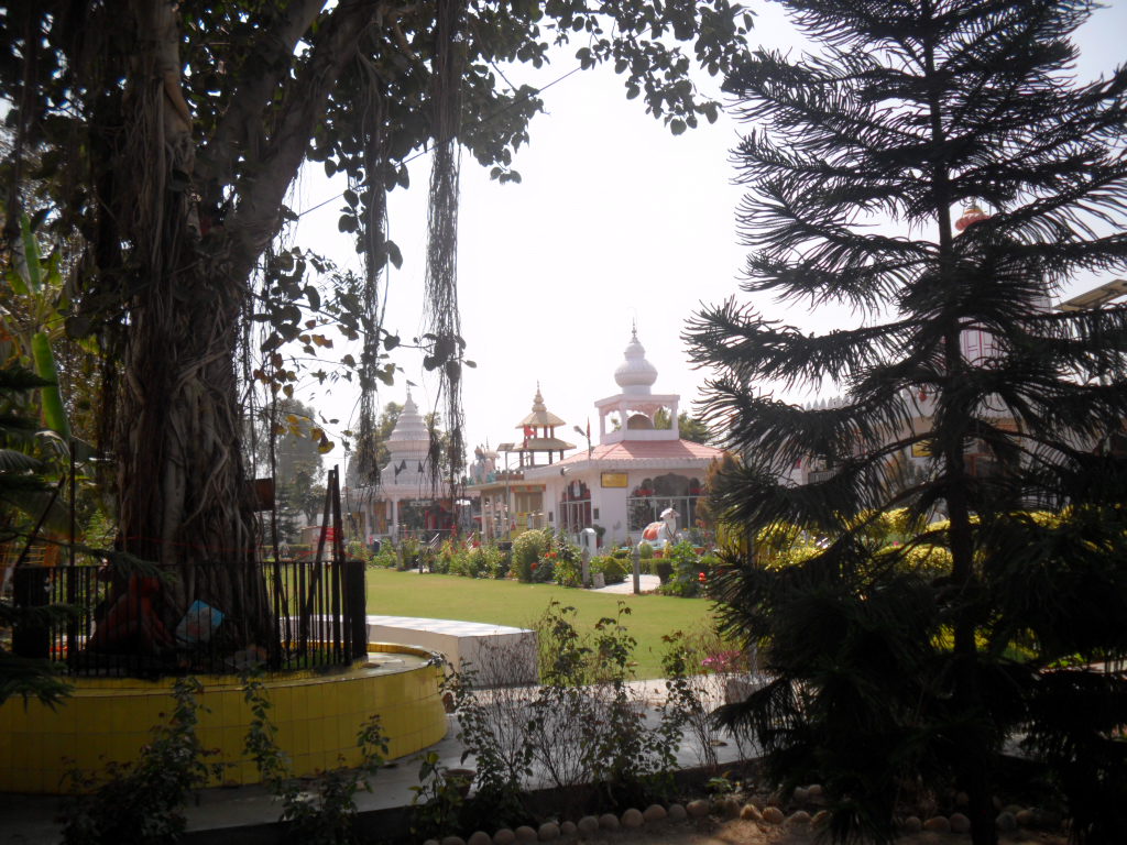 Sri Geeta Mandir temple gardens
